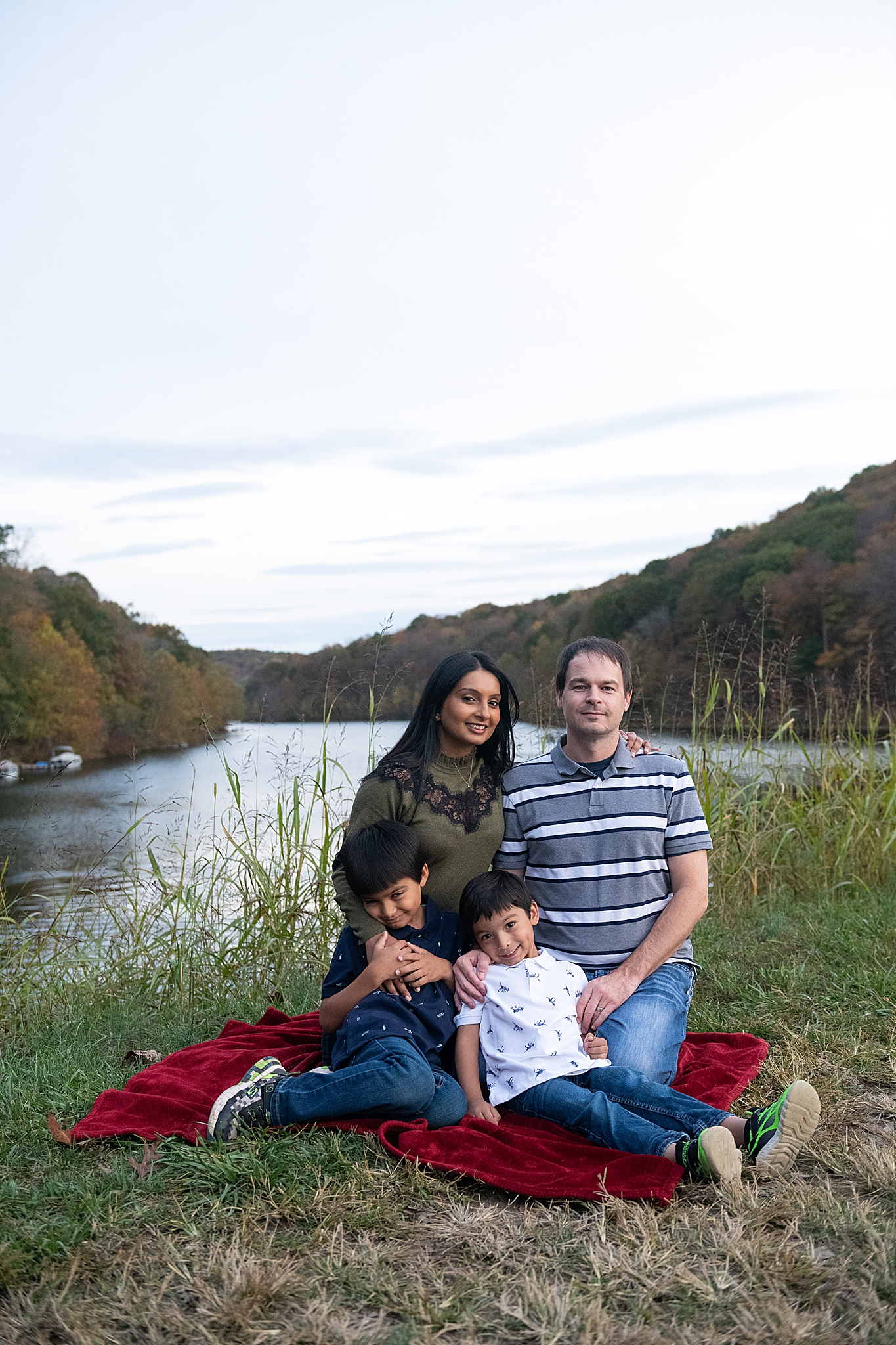 lakefront family portraits in Frederick MD