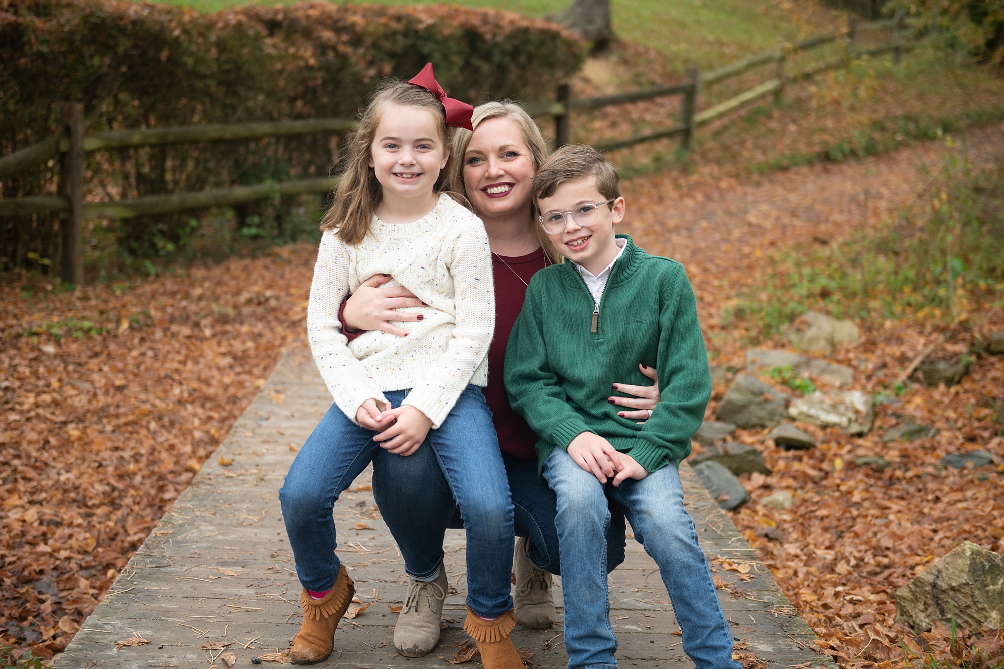 kids pose with mom during MD family photos